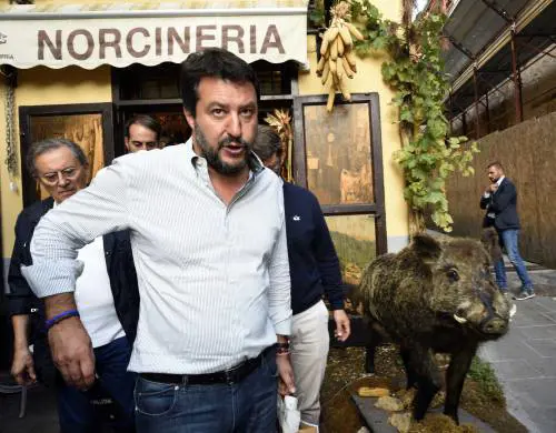 Salvini contro il vescovo per i tortellini halal