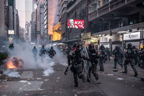 Il video sul caos di Hong Kong che nessuno ha fatto vedere