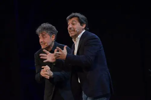 "Vi serviamo in scena il cotto e il crudo della nostra cara Puglia"