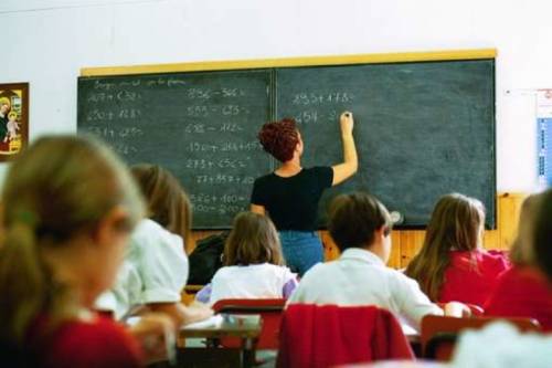 Milano, nella classe multietnica ora la maestra insegna in arabo