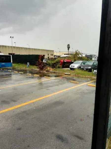 Maltempo, sottopassi allagati e strade chiuse 