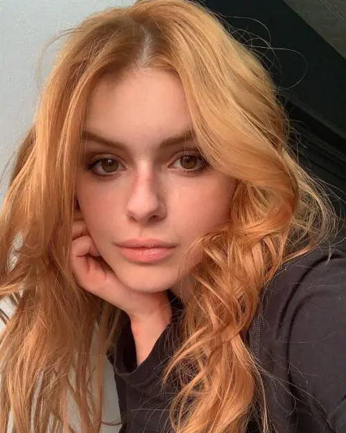 Ariel Winter confessa: "Ho ricevuto tanti messaggi di odio dai cyber bulli"