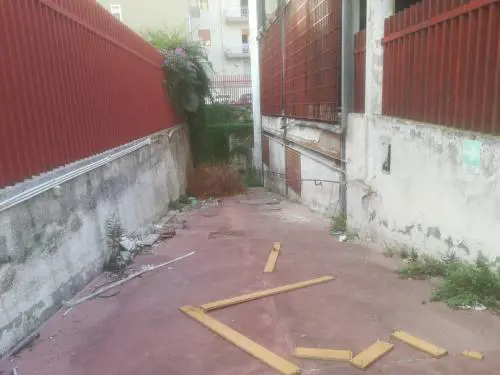 Le immagini dello scempio nell'ufficio postale di Aversa