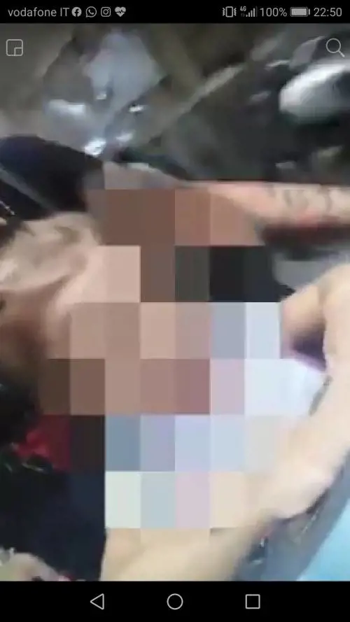 Bambina piccola senza casco sul motorino. La denuncia su Facebook