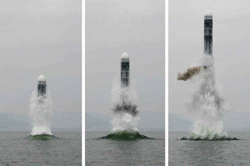 Corea del Nord: "Lanciato missile balistico da un sottomarino"