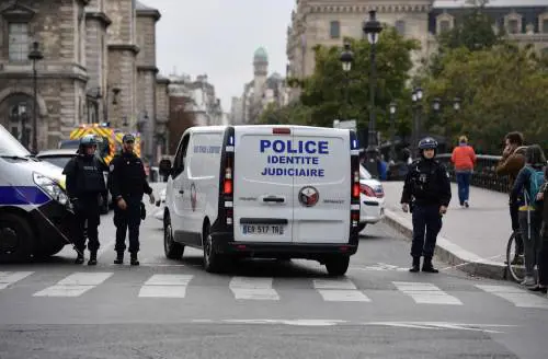 Il killer dei poliziotti di Parigi gestiva la black list dei jihadisti