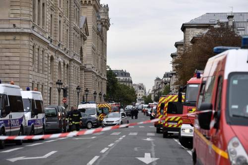 Parigi, gli islamici della banlieue vogliono "omaggiare" terrorista 