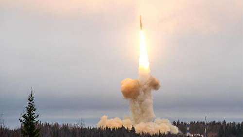 Russia e Stati Uniti lanciano missili balistici intercontinentali