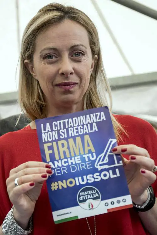 Cittadinanza, raccolta di firme di Fdi contro ius culturae
