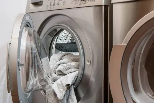 Scatta il pericolo incendi: richiamate mezzo milione di lavatrici Hotpoint e Indesit