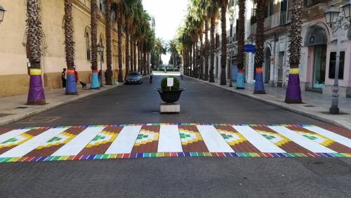 Taranto, strisce pedonali colorate in città