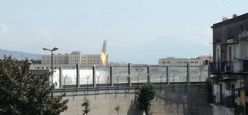 Aeroporto di Capodichino, cittadini stanchi dei rumori della piazzola di sosta