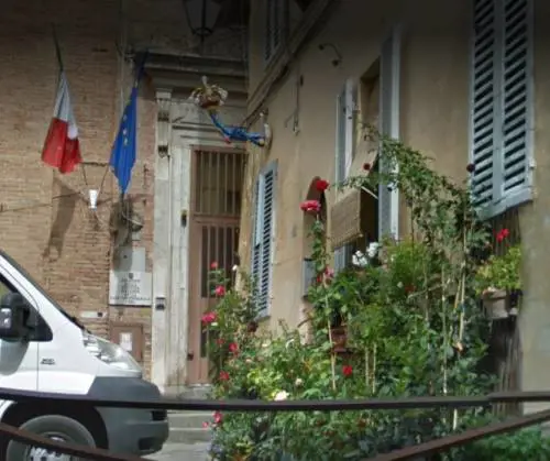 Siena, paura al centro d'accoglienza: iracheno accoltella gambiano