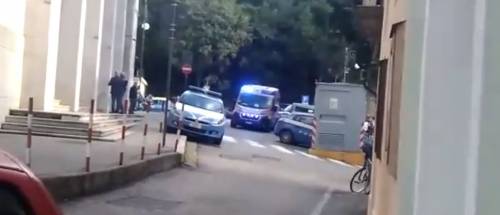 Ladri sudamericani sparano in Questura: due poliziotti morti per un motorino