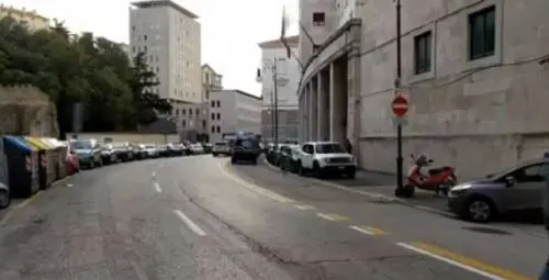 Trieste, l'assassino dei poliziotti "ha problemi psichici" Salvini: "Niente attenuanti"