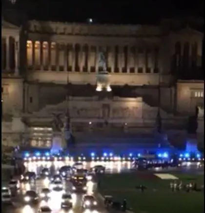 Sparatoria Trieste, l’omaggio della polizia all’Altare della Patria