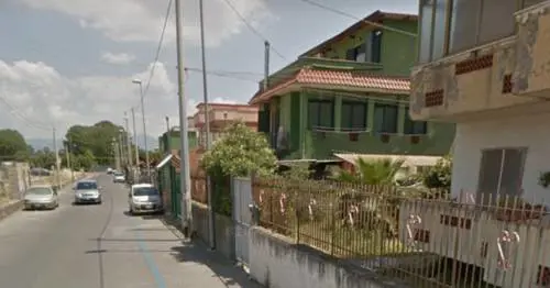 Via Solferino a Torre Annunziata, il luogo della rapina