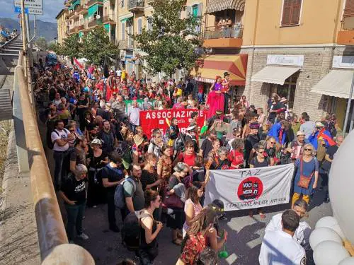 Francia chiude frontiere, ma no border protestano contro Italia "Salvini vaff..."