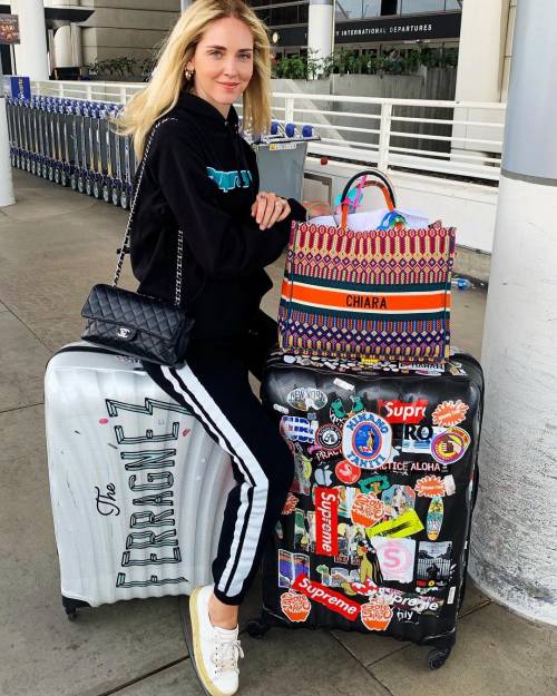 Bufera su Chiara Ferragni. "Ma usi il Photoshop anche sul piccolo Leone?"