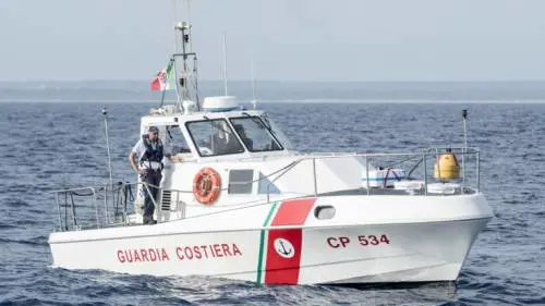 Cadavere di un sub sulla spiaggia: è giallo a Castel di Tusa