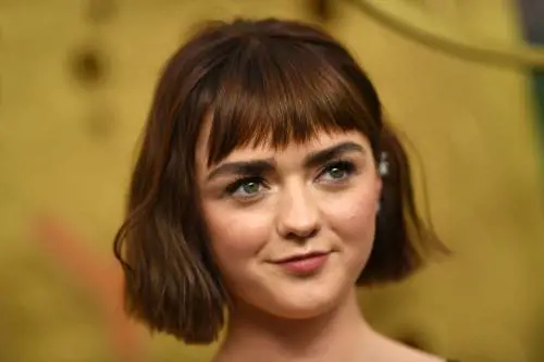 Maisie William: "Game of Thrones mi ha fatto vergognare del mio corpo"