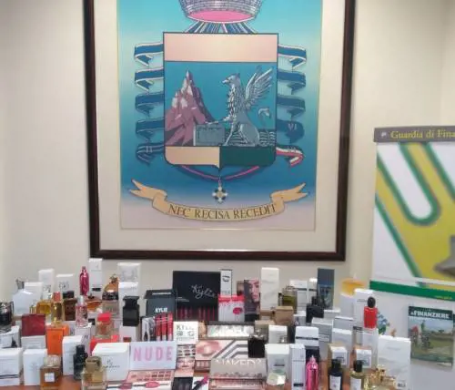 Sequestrate a Bari oltre 8mila confezioni di cosmetici contraffatti