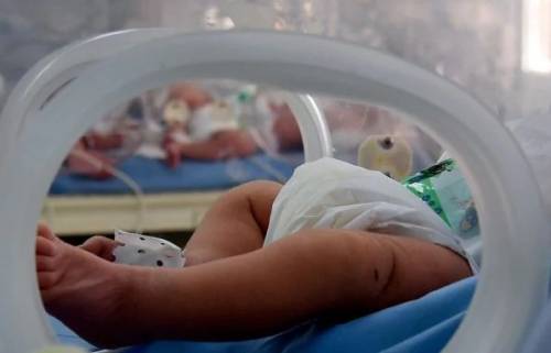 Kazakistan, neonato lasciato morire in obitorio: indagati due medici