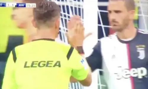 Il cinque di Rocchi a Bonucci: scoppia la polemica
