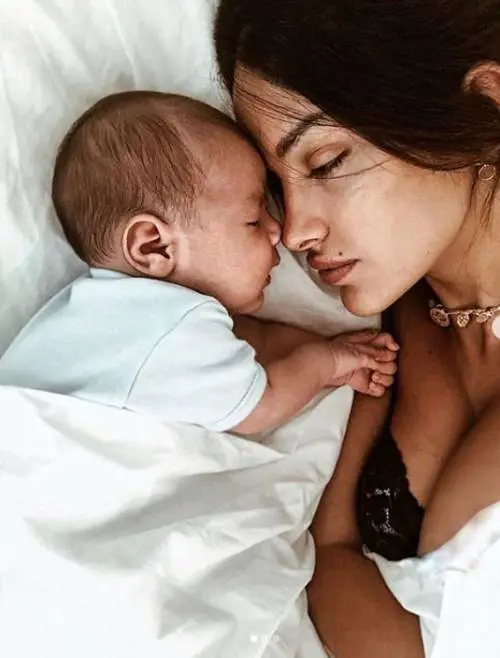 Rosa Perrotta: "Chi mi vuole deve accettarmi prima come madre, poi come influencer"