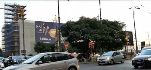 Chiesa in restauro da anni e i criminali guadagnano sui cartelloni pubblicitari