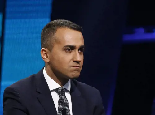 Ira (tardiva) del M5s sulla Trenta. Di Maio: "Devi lasciare la casa"