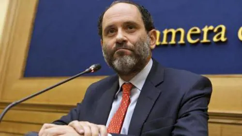 L'ultima spiaggia di Ingroia: l'ex pm si candida a sindaco
