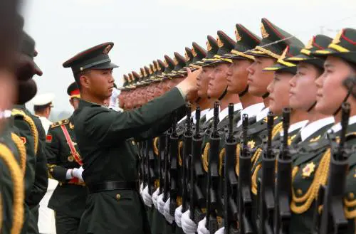 Irruzioni nelle aziende Usa e arresti per spionaggio: cosa succede in Cina