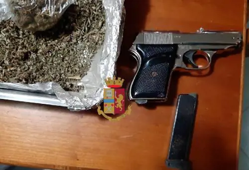 Droga, armi e documenti falsi scoperti in una villetta 