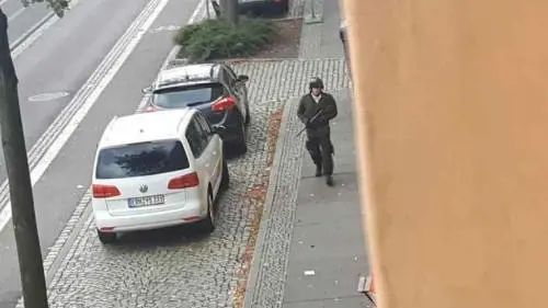 Halle, la ricostruzione dei 35 minuti di terrore