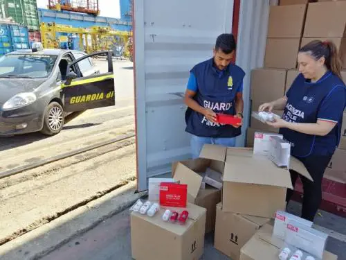 Genova, sequestrate 15 tonnellate di profumi falsi