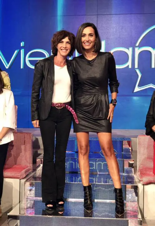 Iacchetti scherza con Maria Amelia Monti: "Mi facevi sangue"