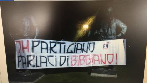 Bologna, lo striscione di Forza Nuova: "Oh partigiano, parlaci di Bibbiano"
