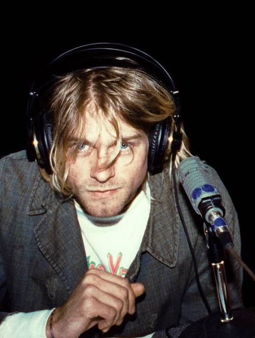 Kurt Cobain: all'asta il maglione mai lavato