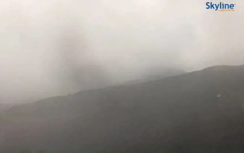 L'Etna emette cenere: chiuso sezione dello spazio aereo su Catania