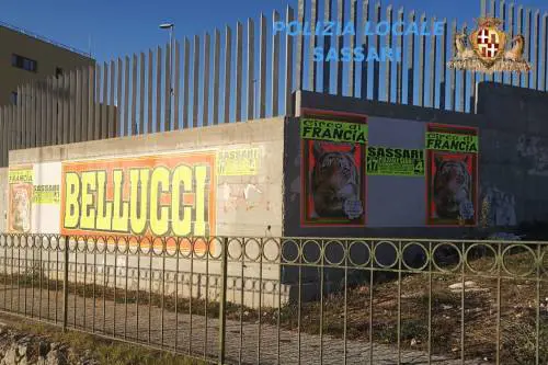 Sassari, manifesti affissi abusivamente in città