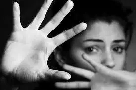 Sequestra e picchia l'ex fidanzata, arrestato