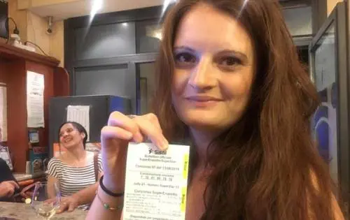 Superenalotto, il vincitore: “Sono milionario ma mi sento solo”
