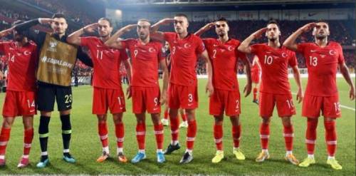 Turchia e il saluto militare dei calciatori. La Uefa: "Gesto provocatorio, indagheremo"