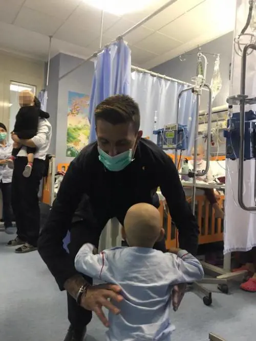 Nazionale, la visita all'ospedale Bambino Gesù: il bellissimo gesto di Acerbi