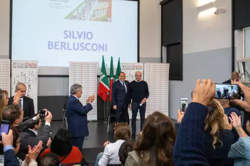 Berlusconi smaschera i giallorossi: "Ora c'è il tassa e ammanetta"