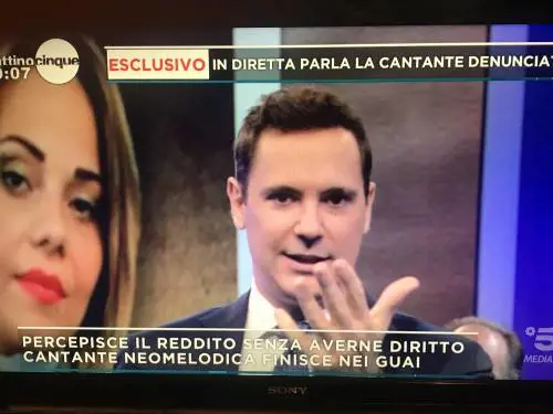 La neomelodica Agatina Arena: "Ho chiuso la bottega perché ho il reddito di cittadinanza"