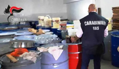 Catania, i Nas sequestrano tonnellate di miele di dubbia provenienza 