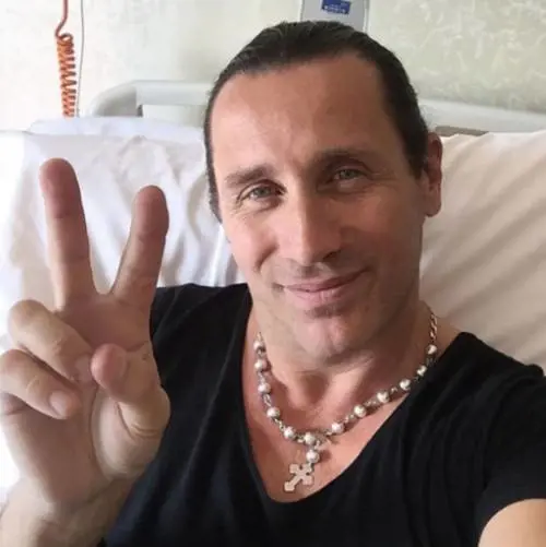 Povia finisce in ospedale: "Spero che arrivino buone notizie"