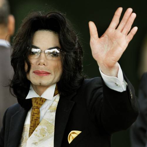 Michael Jackson implorò Elisabetta II di nominarlo "sir"?